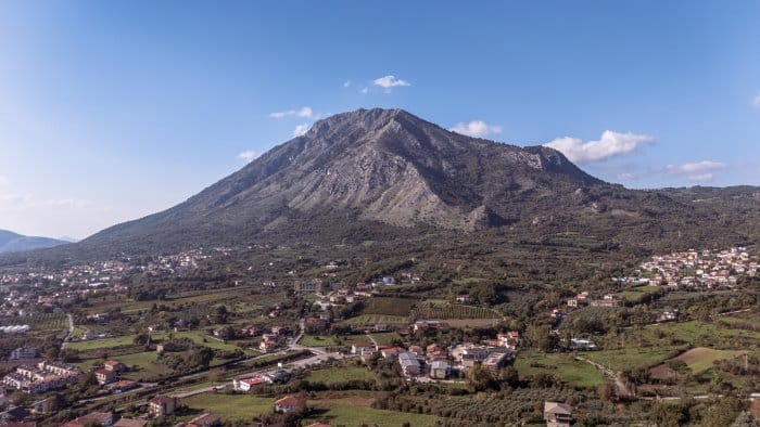 Bonea Panorama di Bonea con il Monte Taburno sullo sfondo