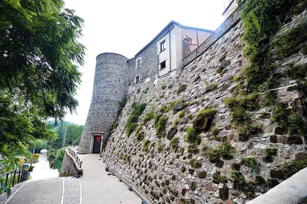 castelvenere Panorama di Castelvenere con i vigneti