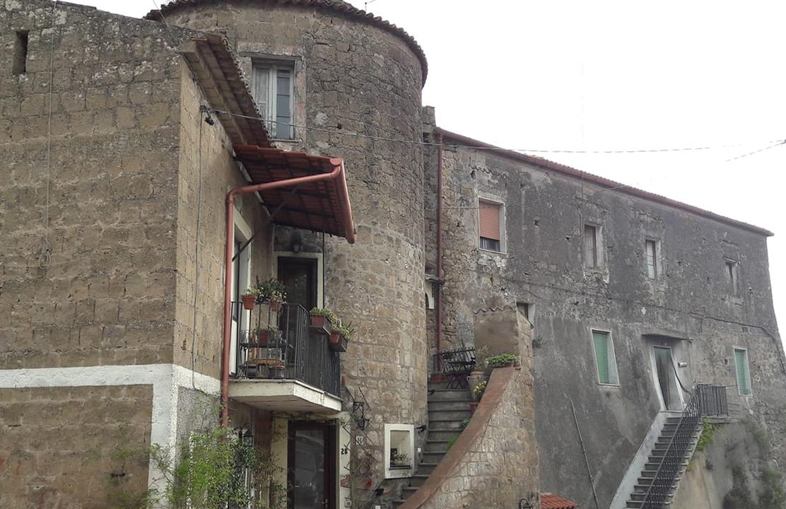 dugenta-castello Panorama di Dugenta con il castello medievale